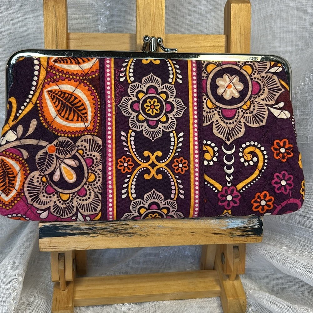 Vera Bradley almost new kiss lock large wallet / clutch